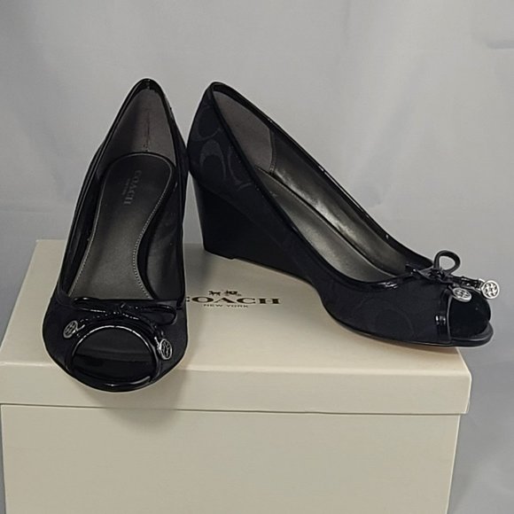 Coach Paola II Black Peep Toe Wedge Heels Pumps Womens Size 7.5 Bow C Pattern - Picture 2 of 10